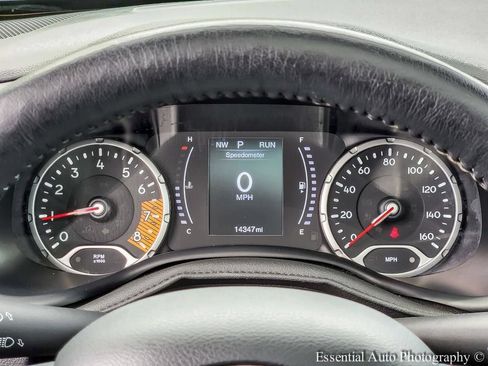 Used 2023 Jeep Renegade Latitude w/ Sun/Sound Group AWD/4WD image 17