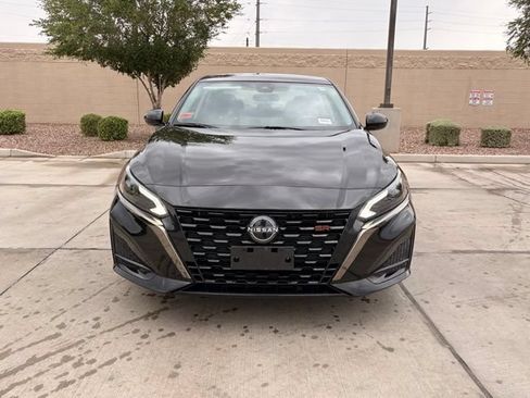 Used 2023 Nissan Altima 2.5 SR w/ SR Premium Package FWD image 4