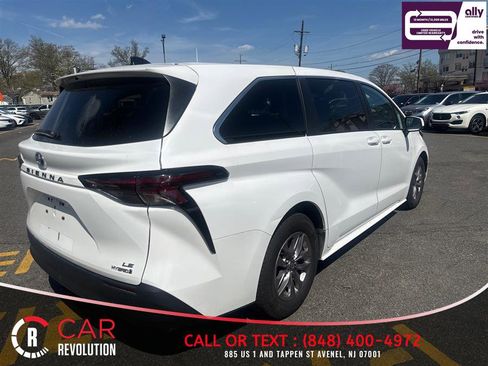 Used 2023 Toyota Sienna LE image 6