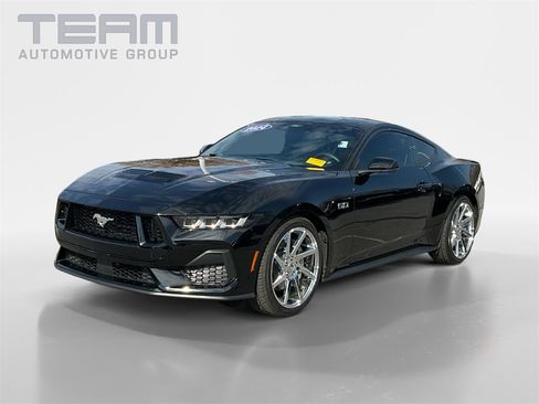 Used 2024 Ford Mustang GT Premium image 3