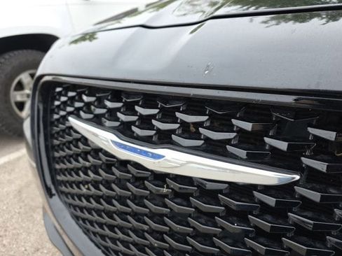 Used 2017 Chrysler 300 C w/ Safetytec Plus Group RWD image 9