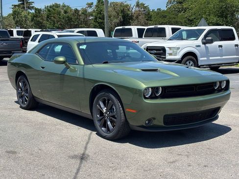 Used 2022 Dodge Challenger SXT w/ Blacktop Package AWD/4WD image 2
