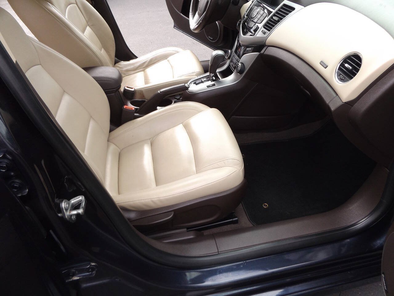 Used 2015 Chevrolet Cruze LTZ w/ Sun, Sound and Sport Package FWD image 21