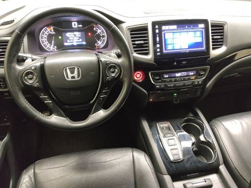 Used 2017 Honda Pilot Touring image 22