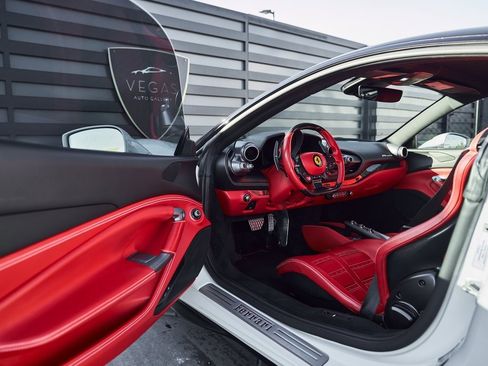 Used 2021 Ferrari F8 Tributo image 26