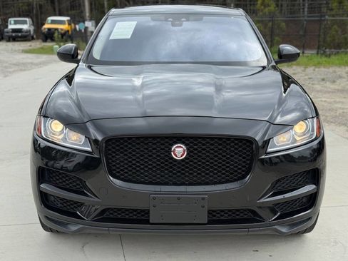 Used 2019 Jaguar F-PACE Premium image 2