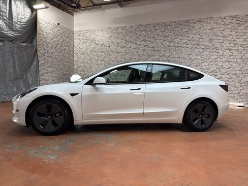 Used 2023 Tesla Model 3 Standard Range image 4