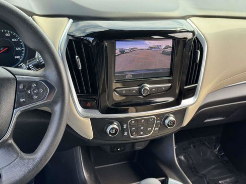Used 2022 Chevrolet Traverse LS image 4