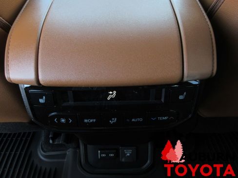 New 2026 Toyota Highlander Platinum image 21