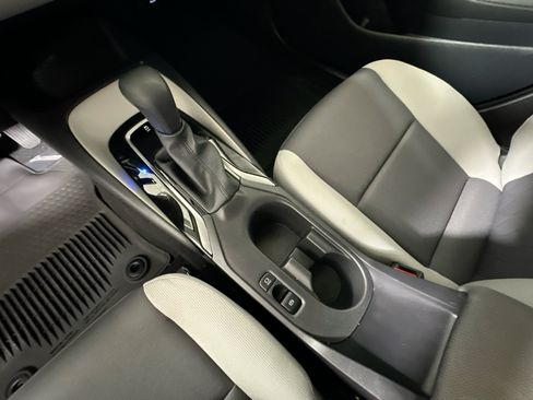 Used 2025 Toyota Corolla LE FWD image 21