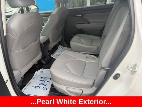 Used 2023 Toyota Highlander XLE image 10