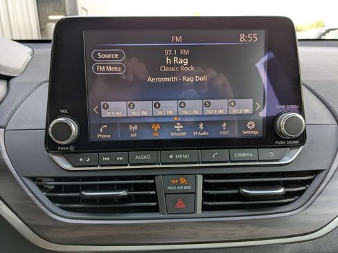 Used 2024 Nissan Altima 2.5 SV FWD image 18