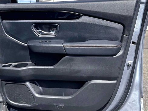Used 2025 Honda Pilot TrailSport image 26