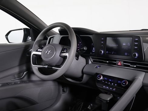 Used 2023 Hyundai Elantra SEL w/ Preferred Accessory Package image 29