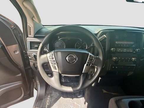 Used 2022 Nissan Titan SV RWD image 12