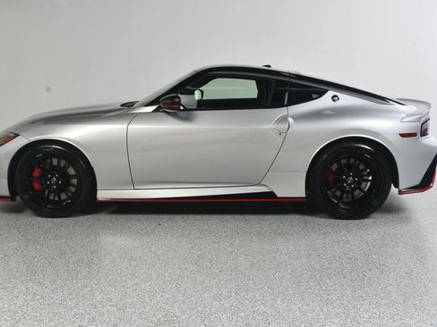 Used 2024 Nissan Z NISMO w/ Floor Mat Package RWD image 3