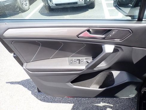 Used 2023 Volkswagen Tiguan SE image 20