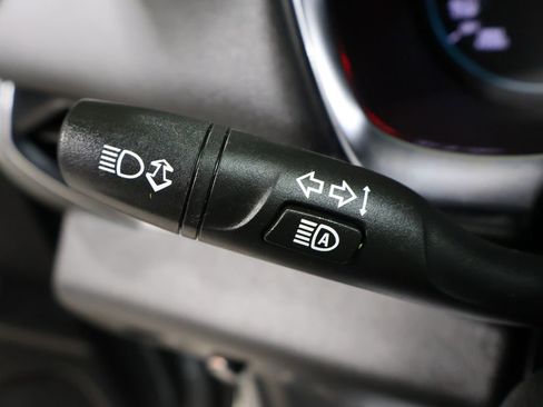 Used 2023 Chevrolet Traverse LT w/ Rear Camera Mirror Package image 42