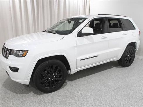 Used 2021 Jeep Grand Cherokee Laredo X AWD/4WD image 3