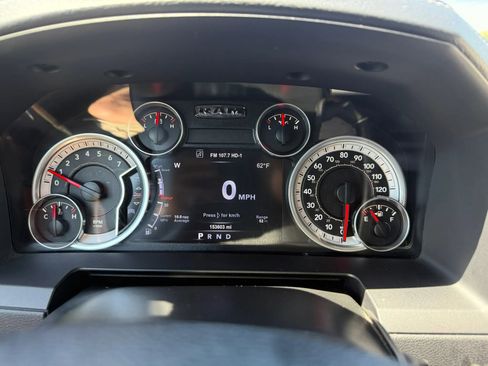 Used 2015 RAM 2500 Laramie w/ Black Appearance Group AWD/4WD image 18