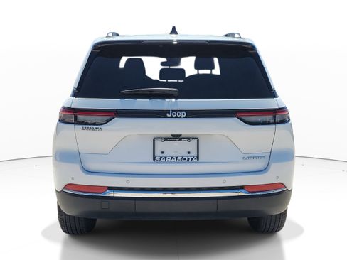 Used 2025 Jeep Grand Cherokee Limited image 5