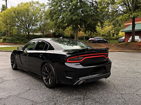 Used 2015 Dodge Charger SRT w/ Technology Group RWD image 7