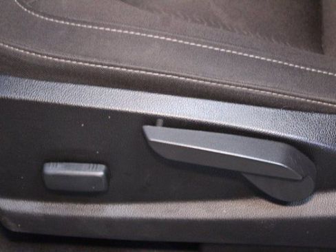 Used 2019 GMC Canyon SLE image 17