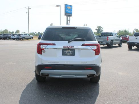 Used 2023 GMC Acadia SLT w/ Preferred Package FWD image 8