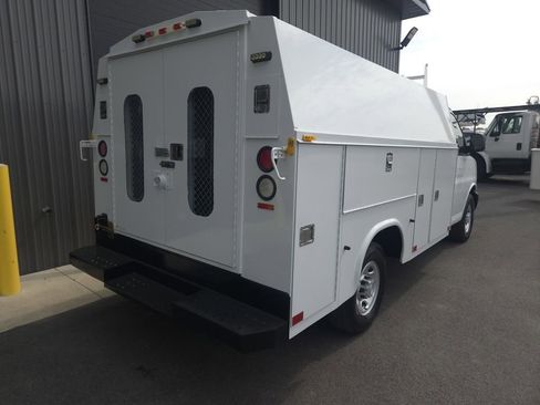 Used 2019 Chevrolet Express 3500 image 7