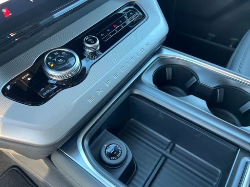 New 2026 Ford Expedition Active image 23