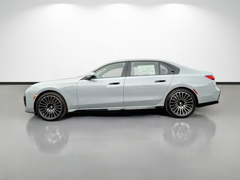 New 2026 BMW 750e xDrive w/ Executive Package image 6