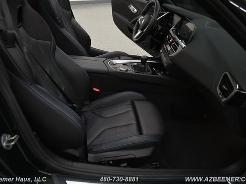 Used 2025 BMW Z4 M40i w/ Premium Package image 18