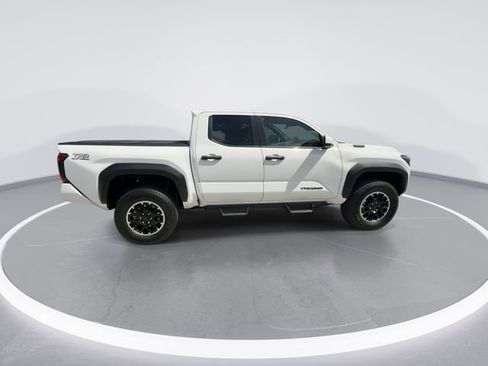 Used 2025 Toyota Tacoma TRD Off-Road AWD/4WD image 9