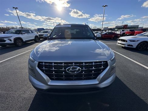 Used 2024 Hyundai Venue SEL image 26