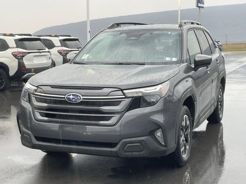 Used 2025 Subaru Forester Premium image 8