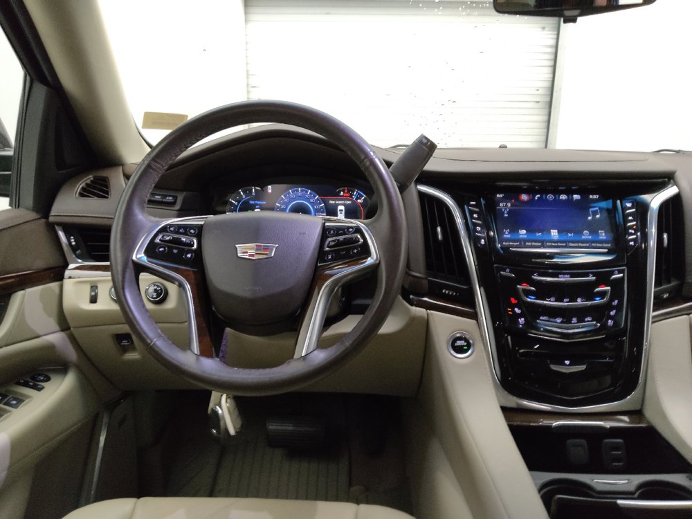 Used 2017 Cadillac Escalade Premium Luxury AWD/4WD image 22
