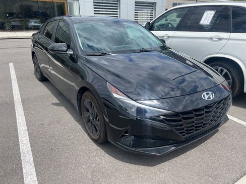 Used 2023 Hyundai Elantra SEL FWD image 3