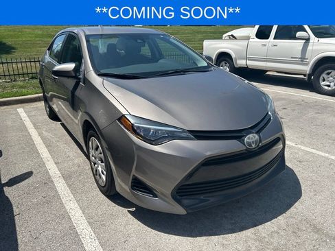 Used 2017 Toyota Corolla LE w/ Carpet Mat Package (TMS) FWD image 2