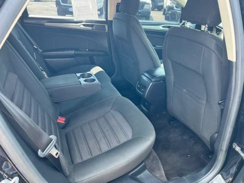 Used 2017 Ford Fusion SE FWD image 8