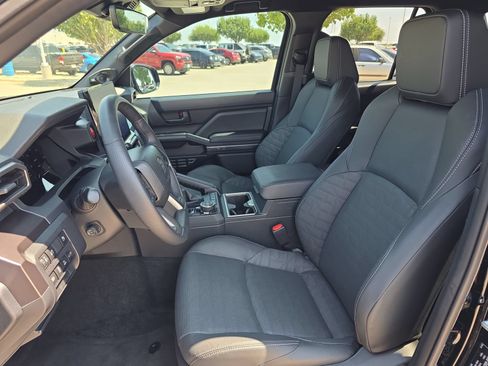 Used 2026 Toyota 4Runner TRD Off-Road Premium AWD/4WD image 12