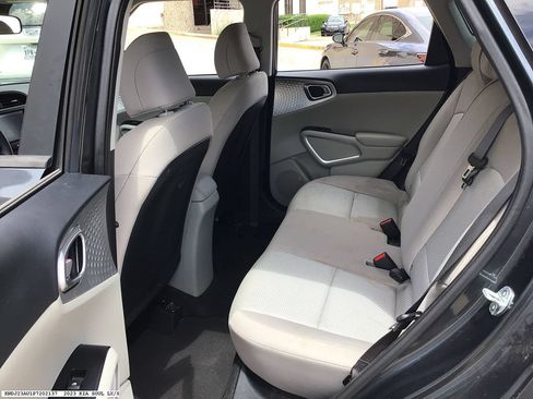 Used 2023 Kia Soul LX FWD image 9