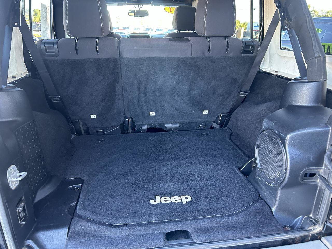 Used 2014 Jeep Wrangler Unlimited Sahara w/ Dual Top Group AWD/4WD image 17