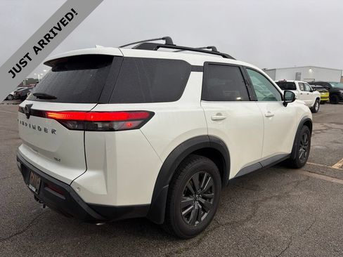 Used 2022 Nissan Pathfinder SV FWD image 5