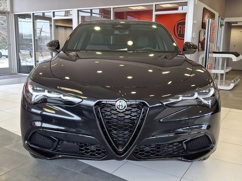 New 2025 Alfa Romeo Stelvio Sprint image 2