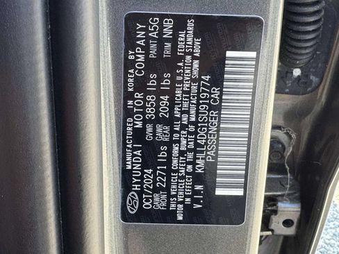 Used 2025 Hyundai Elantra SE FWD image 28