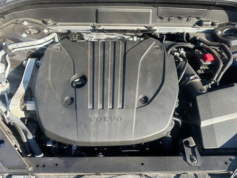 Used 2024 Volvo XC60 B5 Core image 14