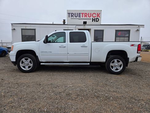 Used 2014 GMC Sierra 2500 Denali w/ Suspension Package, Off-Road image 2