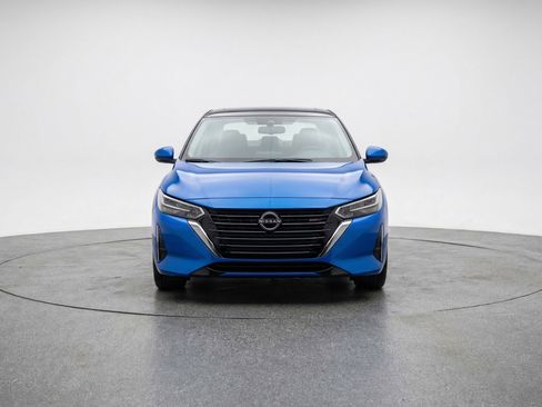 Used 2025 Nissan Sentra SV image 2