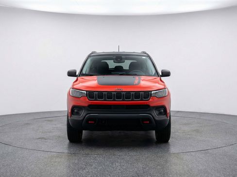 Used 2025 Jeep Compass Trailhawk AWD/4WD image 1