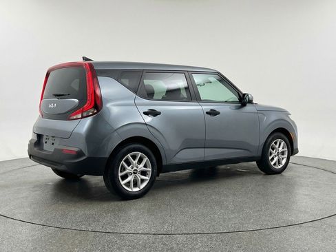 Used 2025 Kia Soul LX w/ LX Technology Package FWD image 9
